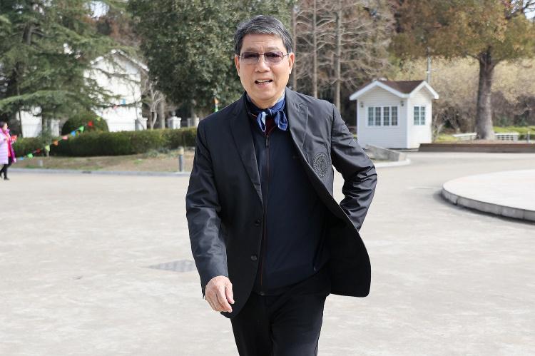上海男女足, 这次出征比, 霞在接受采 上海男女足, 这次出征比, 霞在接受采