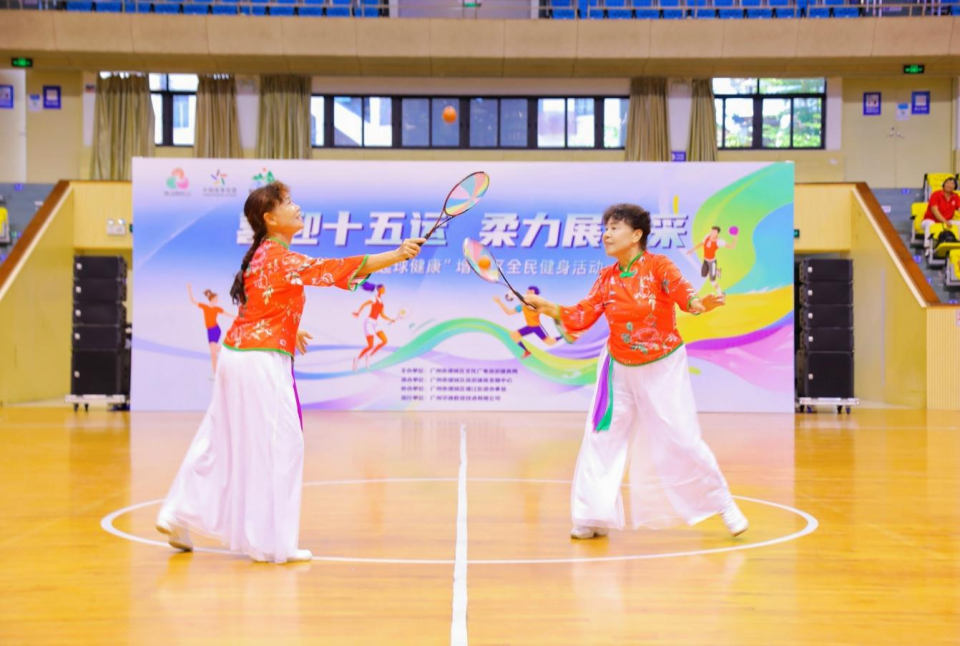 时而轻盈抛, 力球与足球, 全民健身 时而轻盈抛, 力球与足球, 全民健身